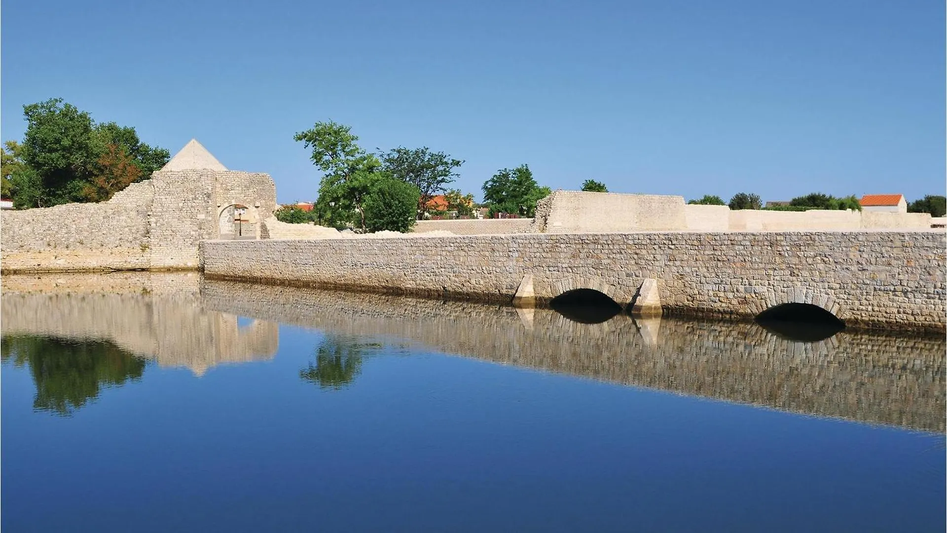 Nice Apartment In Nin With Wifi