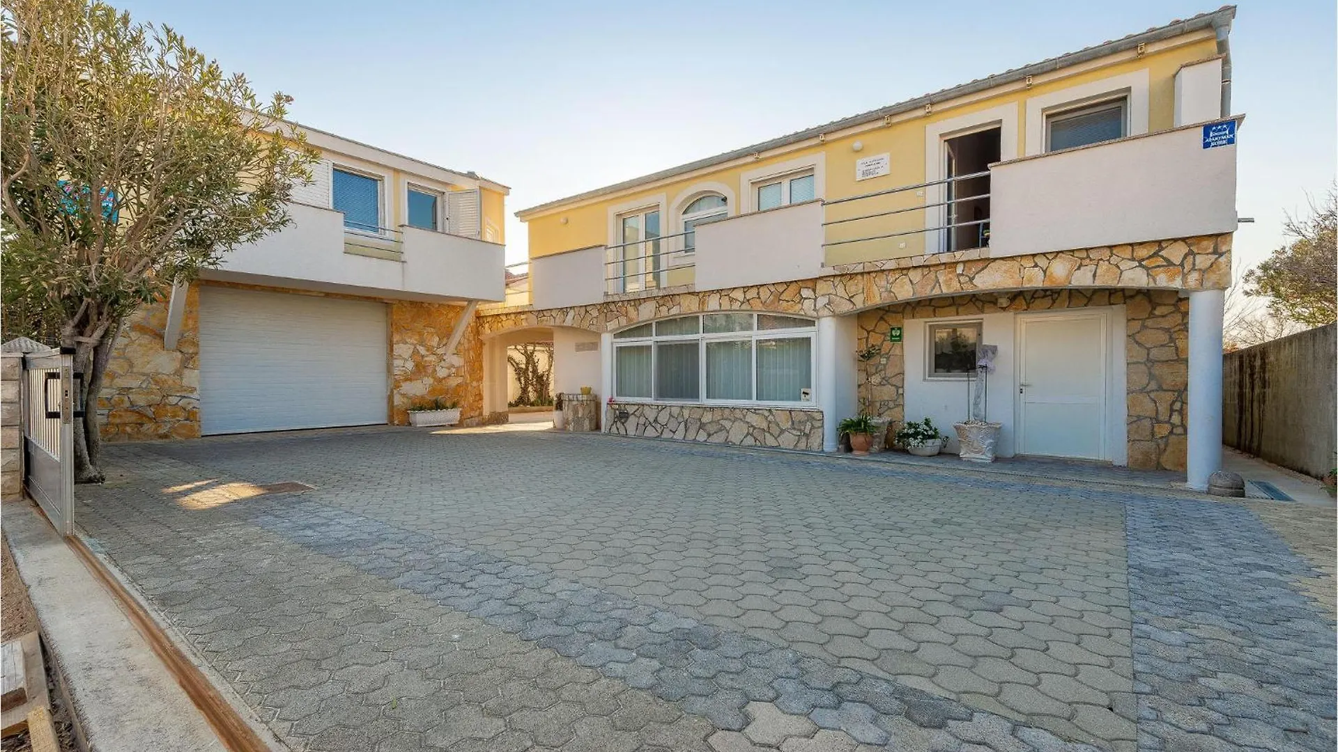 Nice Apartment In Nin With Wifi
